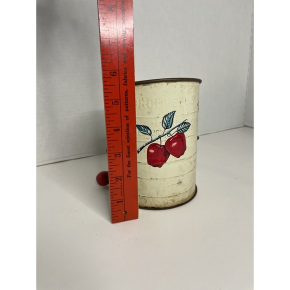Vintage Bromwell's 3-Cup Metal Flour Sifter Farmhouse Apple Design - Picture 8 of 8
